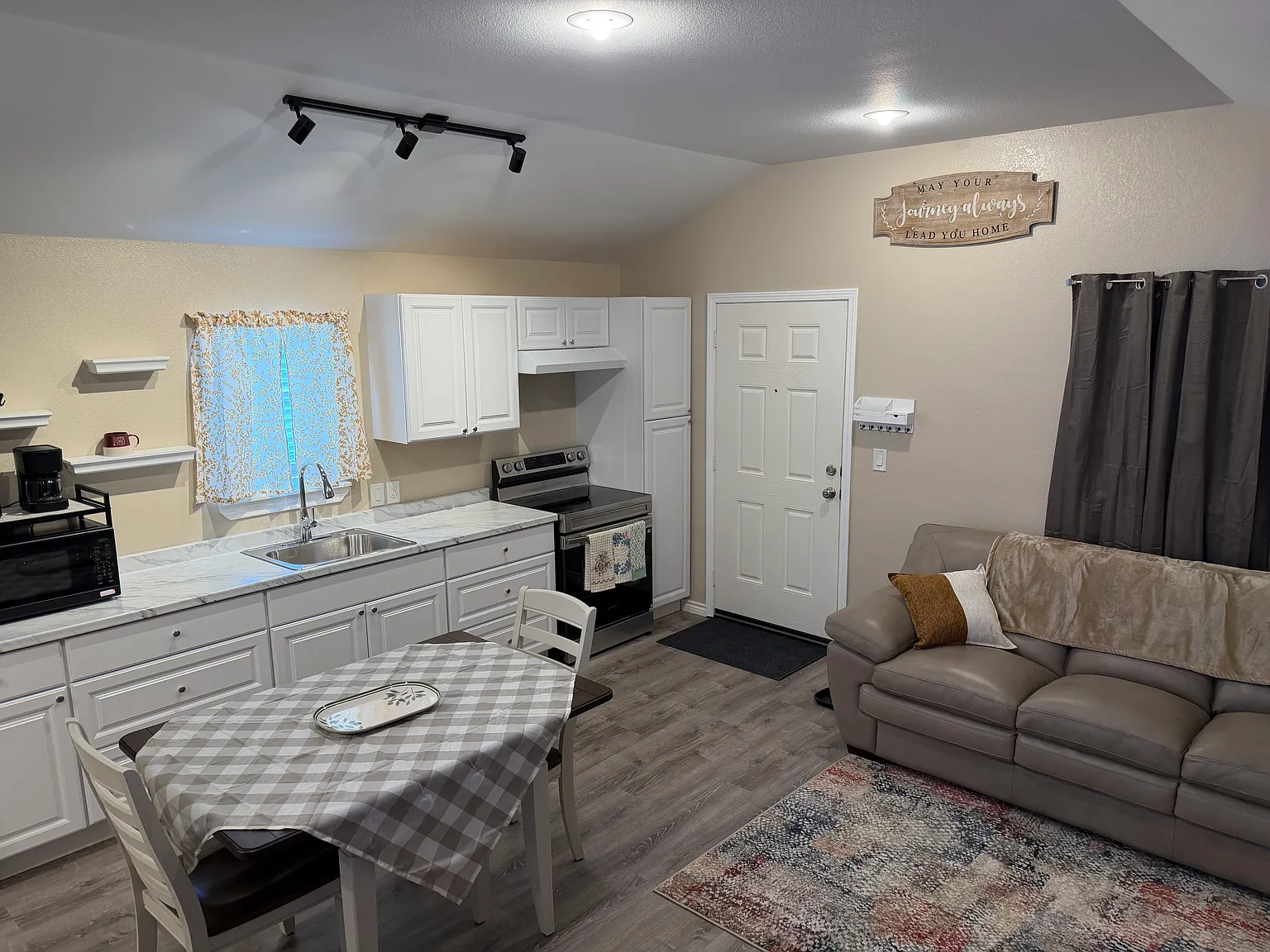 1 bed, $1,295 — Photo 4