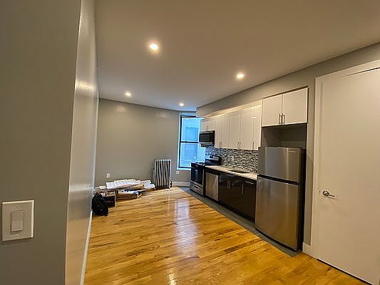4th image of 651 W 180th St #3
