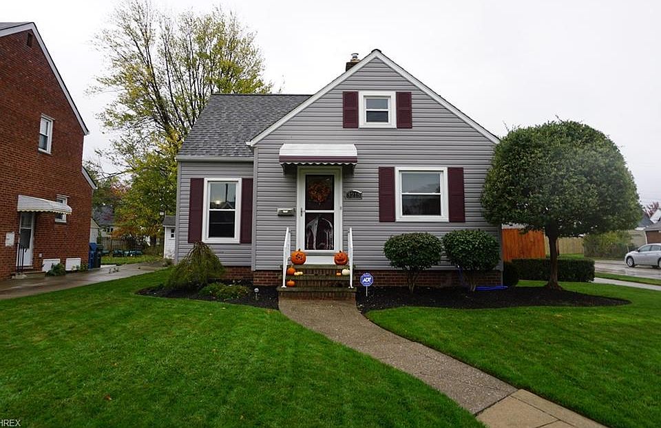 1st image of 3215 Parklane Dr