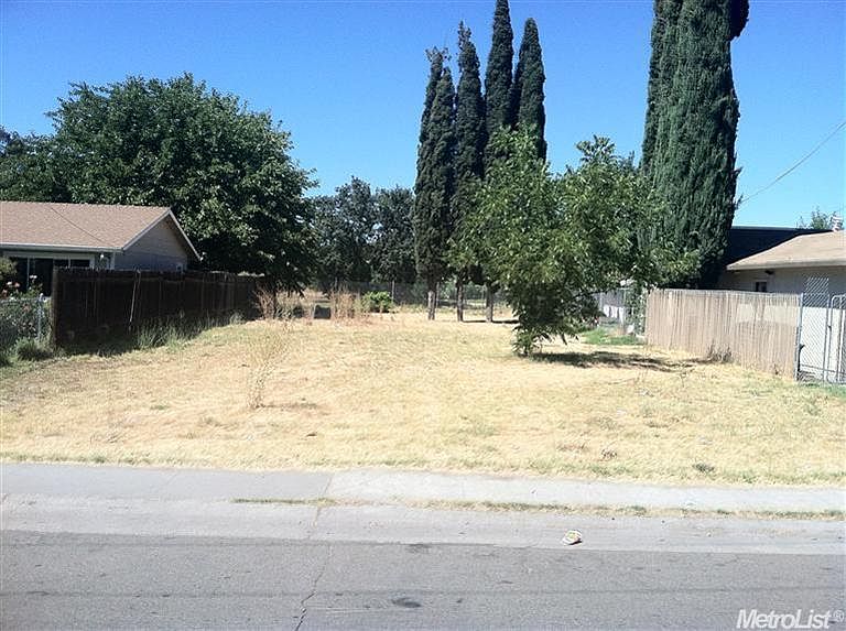 2nd image of 275 Eleanor Ave