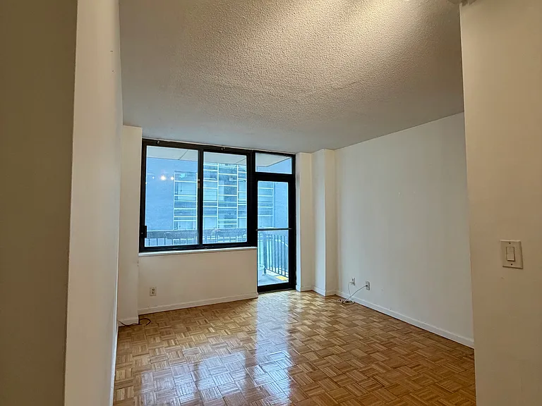 403 E 62nd St #3D — Photo 1
