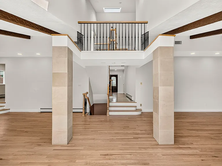 280 Ash St — Photo 2