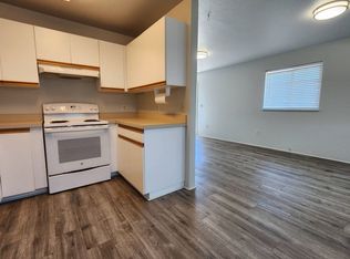 352 S Calapooia St #D, Sutherlin, OR 97479