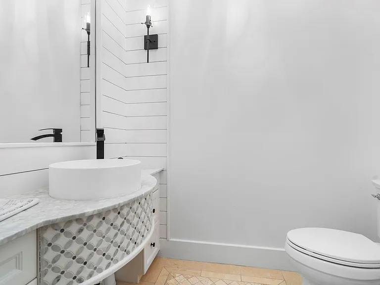 1026 Lillian Ln — Photo 25