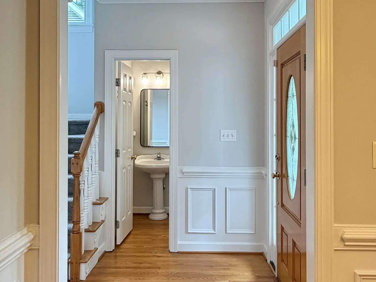 3 bed, 2.5 bath, 1885 sqft, $2,450 — Photo 2