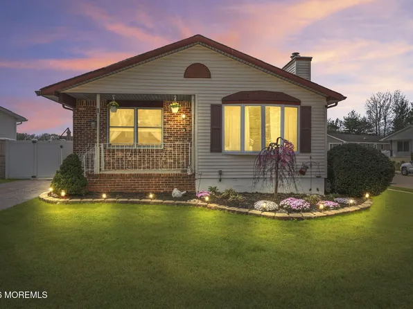 1 Parkview Way, Englishtown, NJ 07726