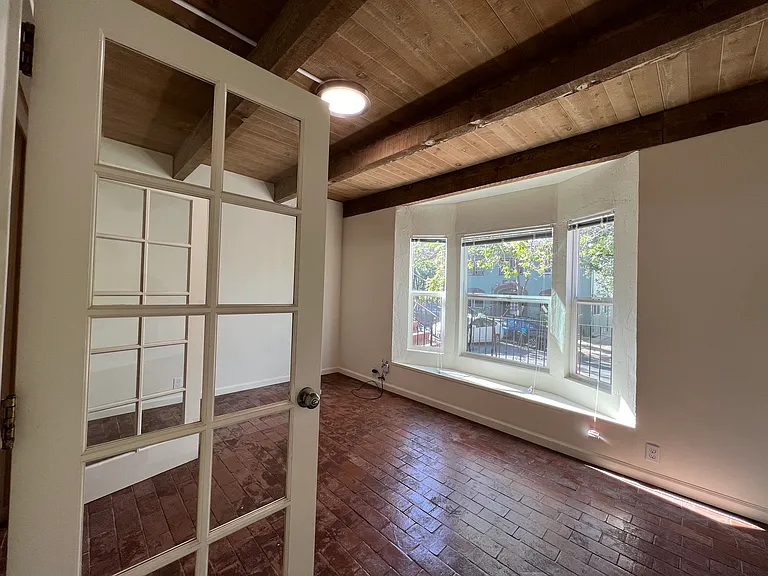 2541-2569 Le Conte Ave — Photo 42