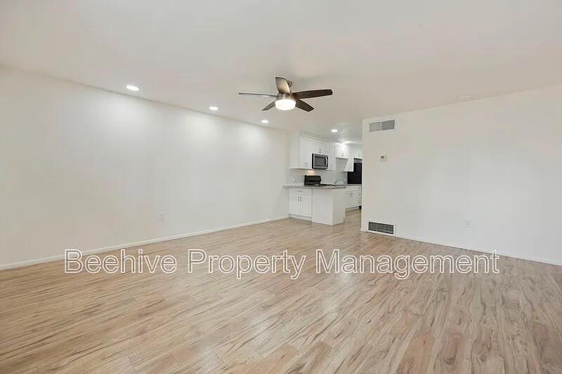 Bond Acres — Photo 4