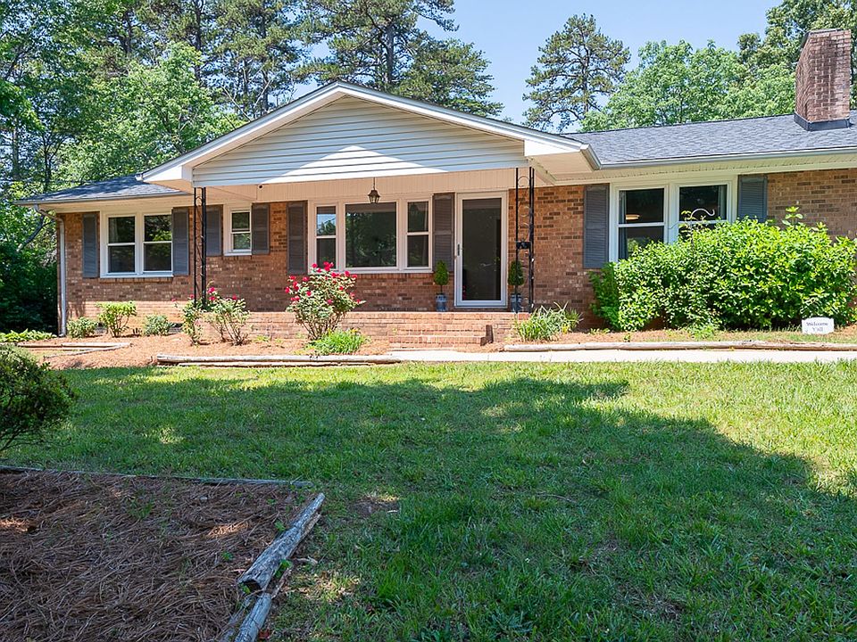 1st image of 320 Broken Saddle Ln