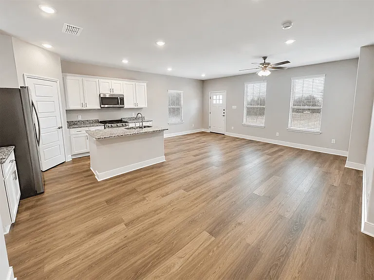 7141 Magnolia Crk #101 — Photo 3