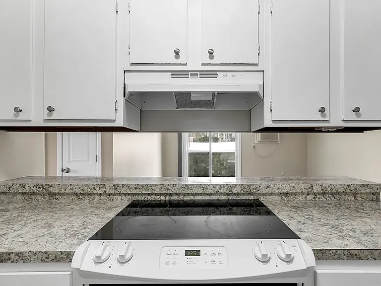 905 Coolidge Rd — Photo 4