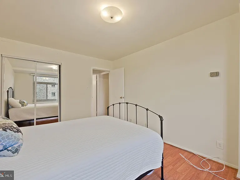 2401 Washington Cir NW #H-803 — Photo 24