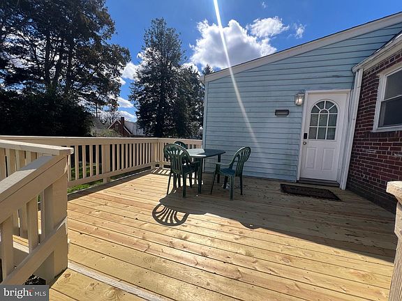 3rd image of 10149 Sutherland Rd