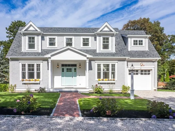 17 Crest Cir, West Yarmouth, MA 02673