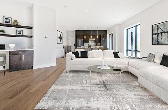 4th image of 2034 N Avondale Ave #2