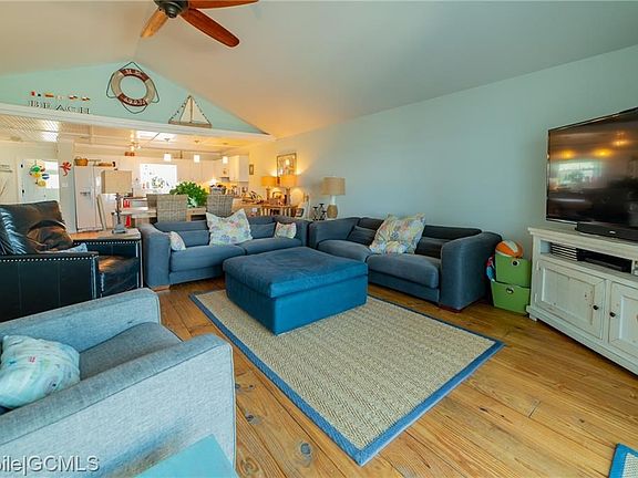 3rd image of 2302 Island Shores Dr
