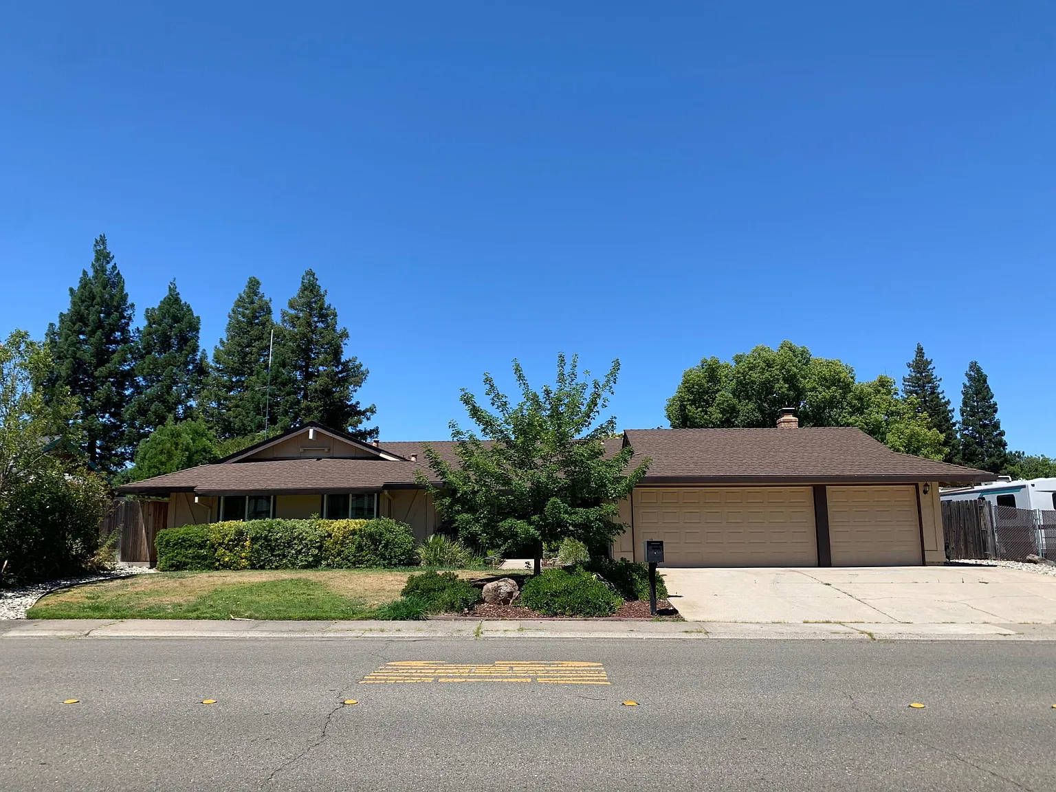 1420 Champion Oaks Dr — Photo 1