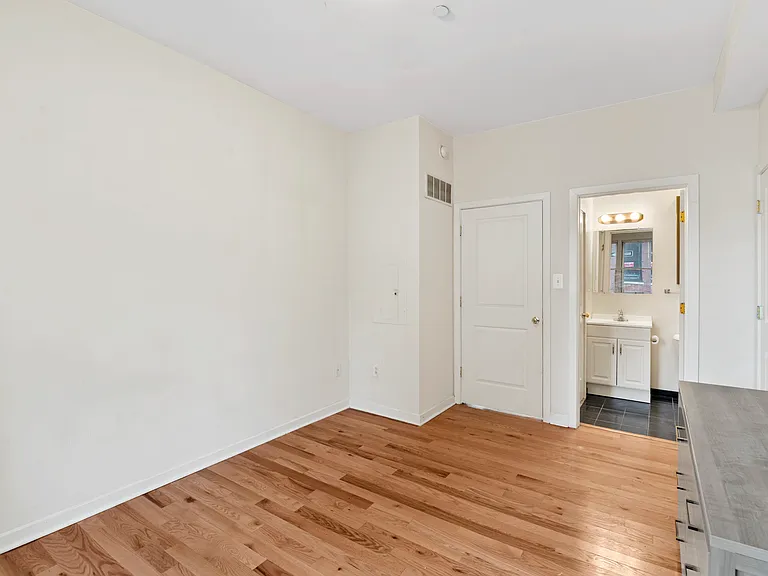 1643 Fitzwater St #A — Photo 18