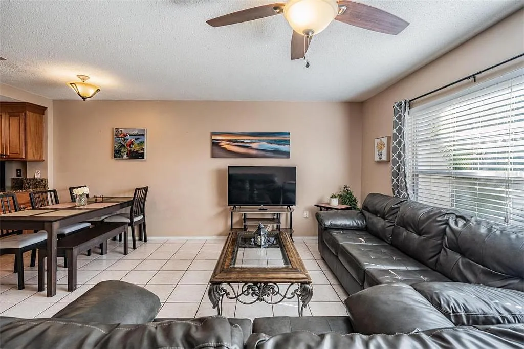 14631 Lake Forest Dr — Photo 3