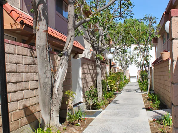 Gresham Townhomes, 21051 Gresham St APT 301, Canoga Park, CA 91304