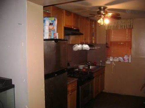 2nd image of 1121 Greenmount Ave