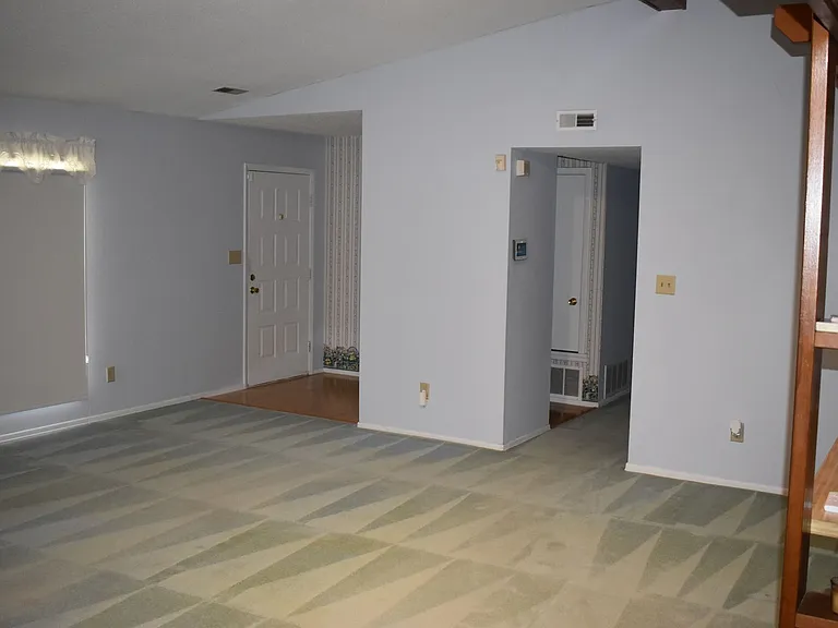 209 Reynolds Ave — Photo 6