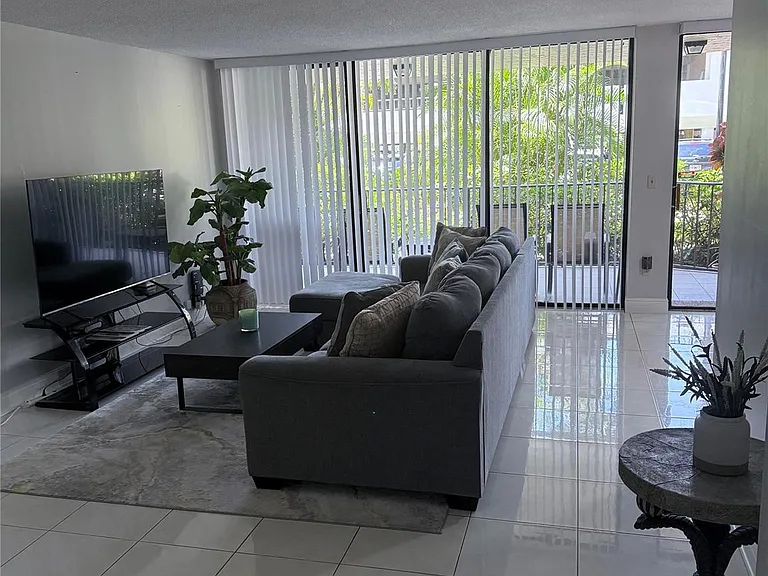 859 Jeffery St #1040 — Photo 10