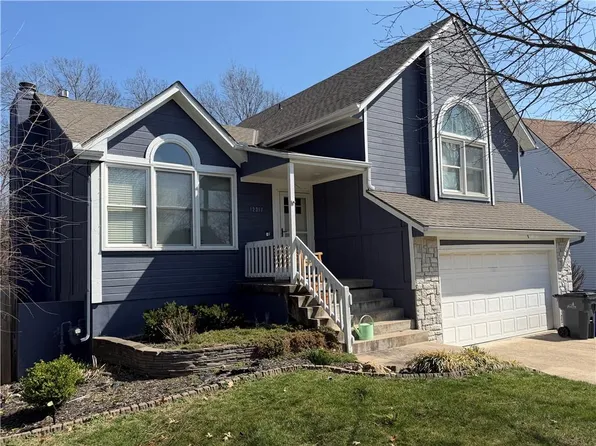 12317 S Alcan St, Olathe, KS 66062