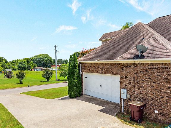 5th image of 17043 Cliff Dr
