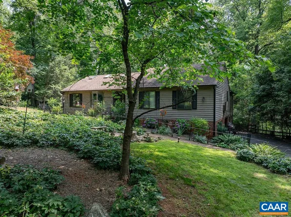 2220 Ridgeway Ln, Charlottesville, VA 22911