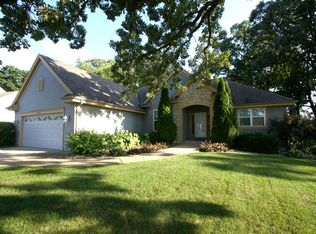 2542 Brittany Ln, East Troy, WI 53120