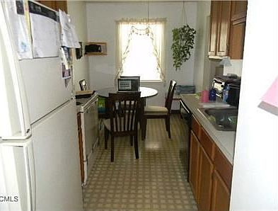 5th image of 35 Fairfield Ave APT 7