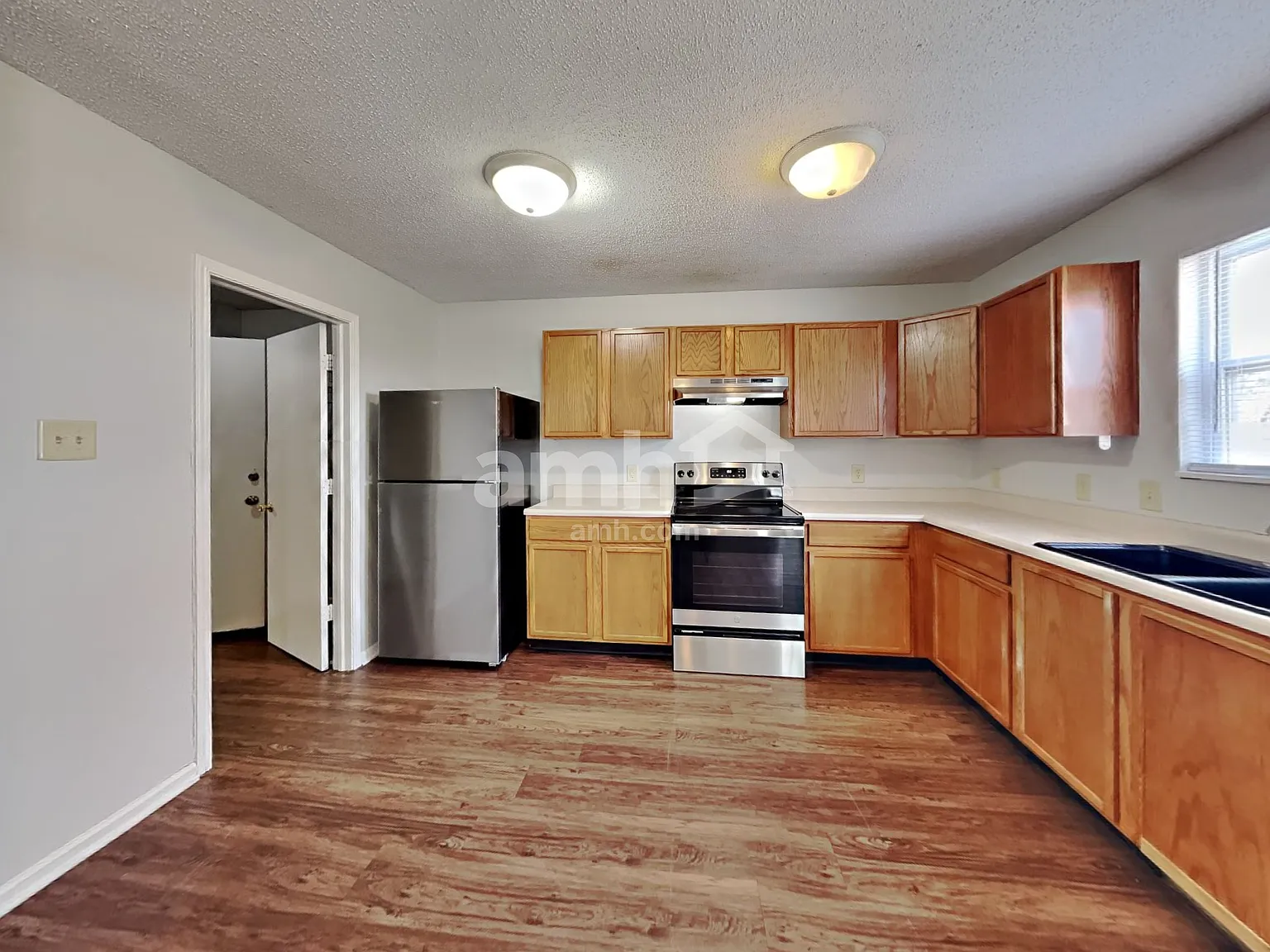 3 bed, 2.5 bath, 2052 sqft, $1,855 — Photo 3