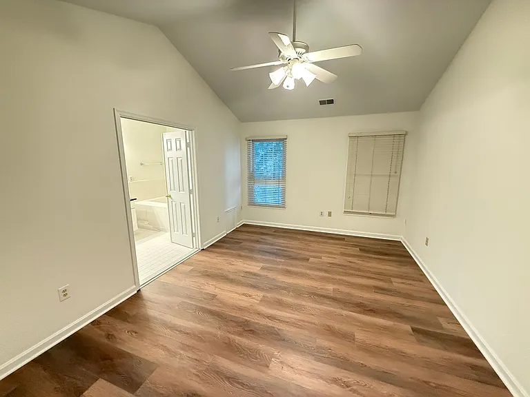 5506 Whitley Park Ter — Photo 24