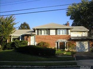 1281 Julia Ln, Bellmore, NY 11710