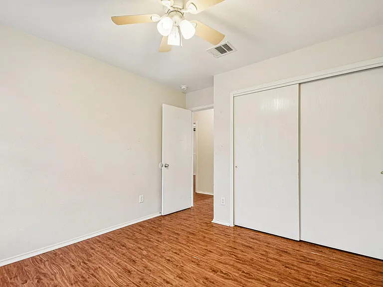 100 Kendall Cv — Photo 18