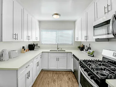 1 BR, 1 BA