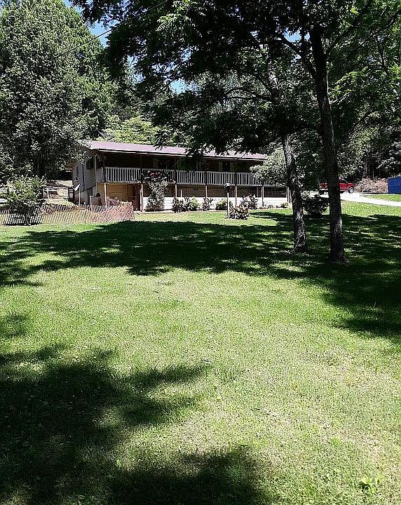 1st image of 410 Valley Dr
