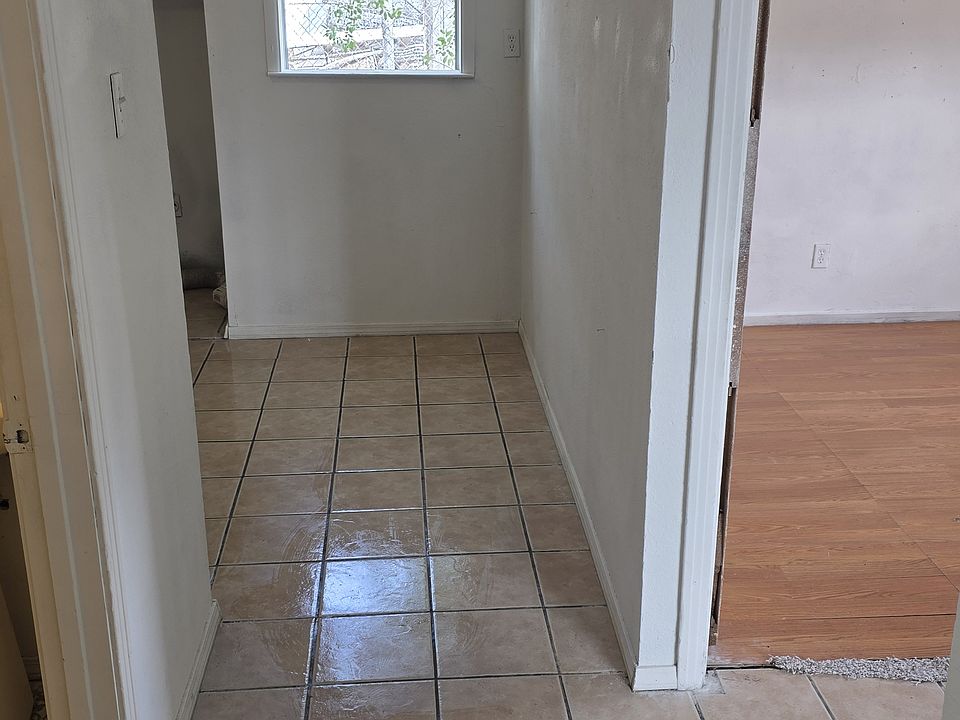 1st image of 107 E Francis Ave