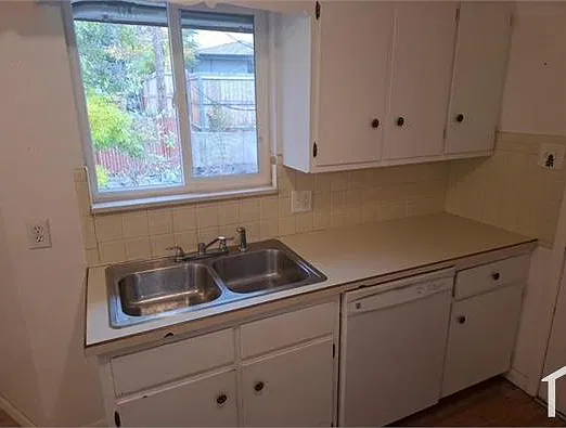 2 bed, 850 sqft, $1,300 — Photo 1