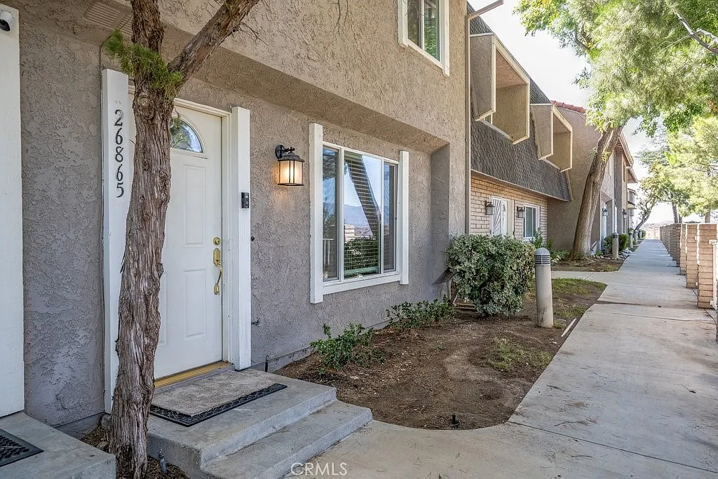 3 bed, 1285 sqft, $3,100 — Photo 1