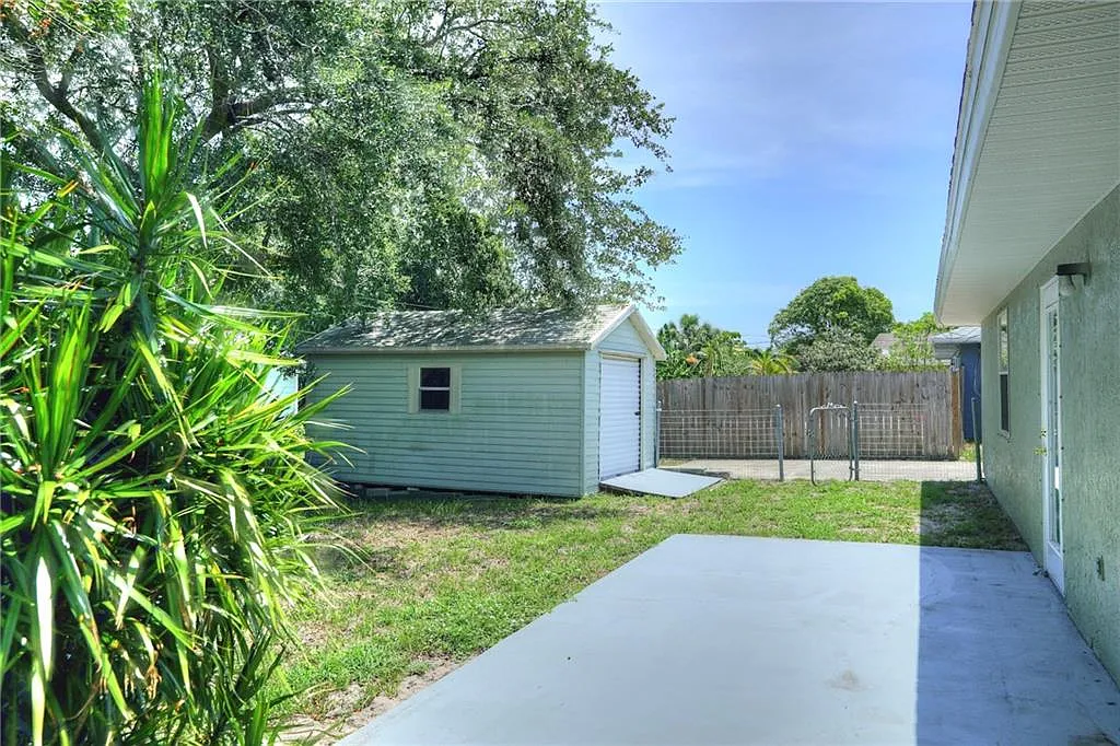 3 bed, 1178 sqft, $2,400 — Photo 3