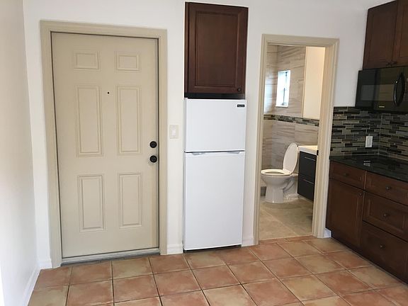 2nd image of 301 SW 12th Ct APT 4