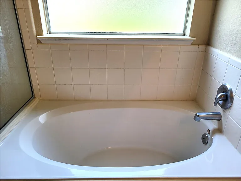 6042 Starbrook Creek Dr — Photo 16