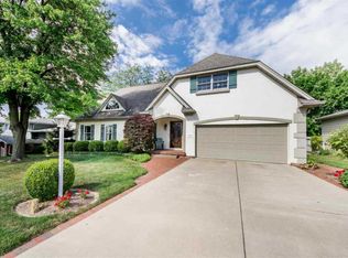 2328 W Carriage Ln, Peoria, IL 61614