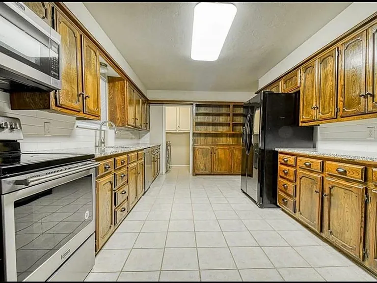 1620 S Berry Rd — Photo 5