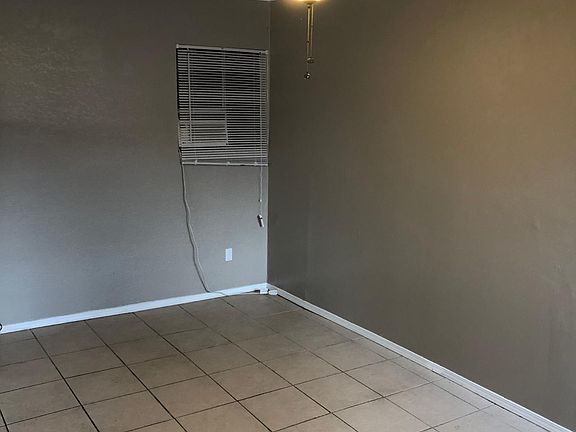 3rd image of 939 S Townsend Ave