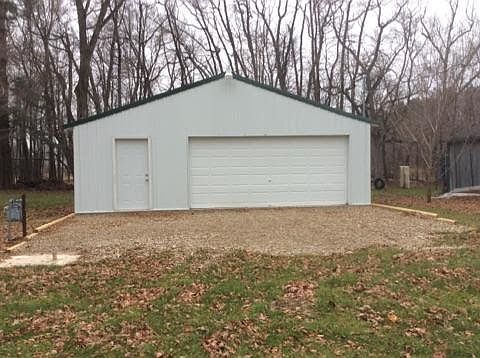 Large Barn 28' x 28'