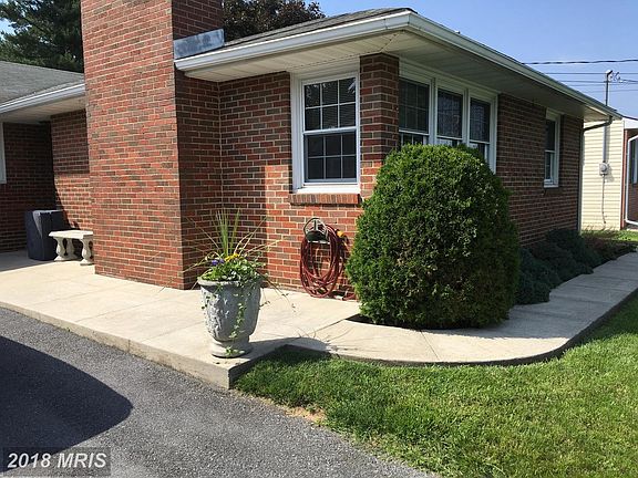 2nd image of 221 Rock Willow Ave