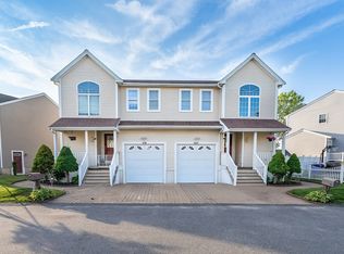 578-580 Detroit St, Fall River, MA 02721